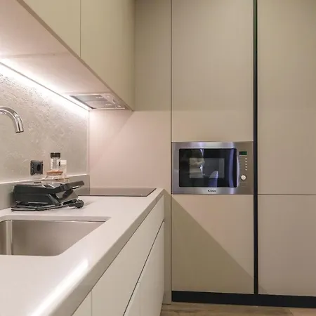 Two Steps Apartment *